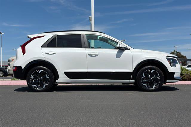New 2026 Kia Niro Wind FWD image 3