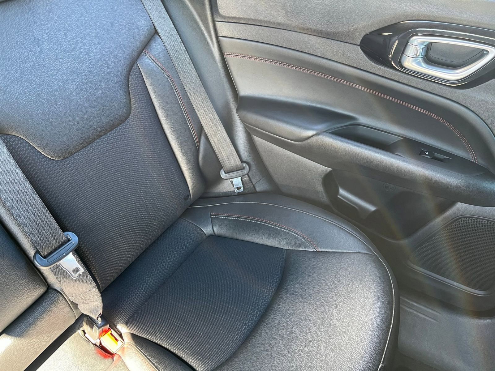 Used 2025 Jeep Compass Trailhawk image 37