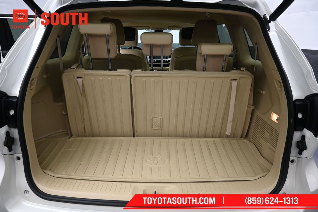 Used 2017 Toyota Highlander Limited AWD/4WD image 32