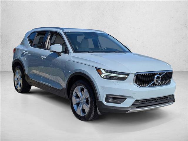 Used 2019 Volvo XC40 T5 Momentum image 3