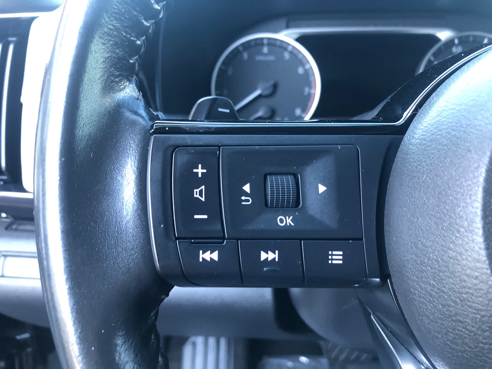 Used 2022 Nissan Pathfinder SV AWD/4WD image 7