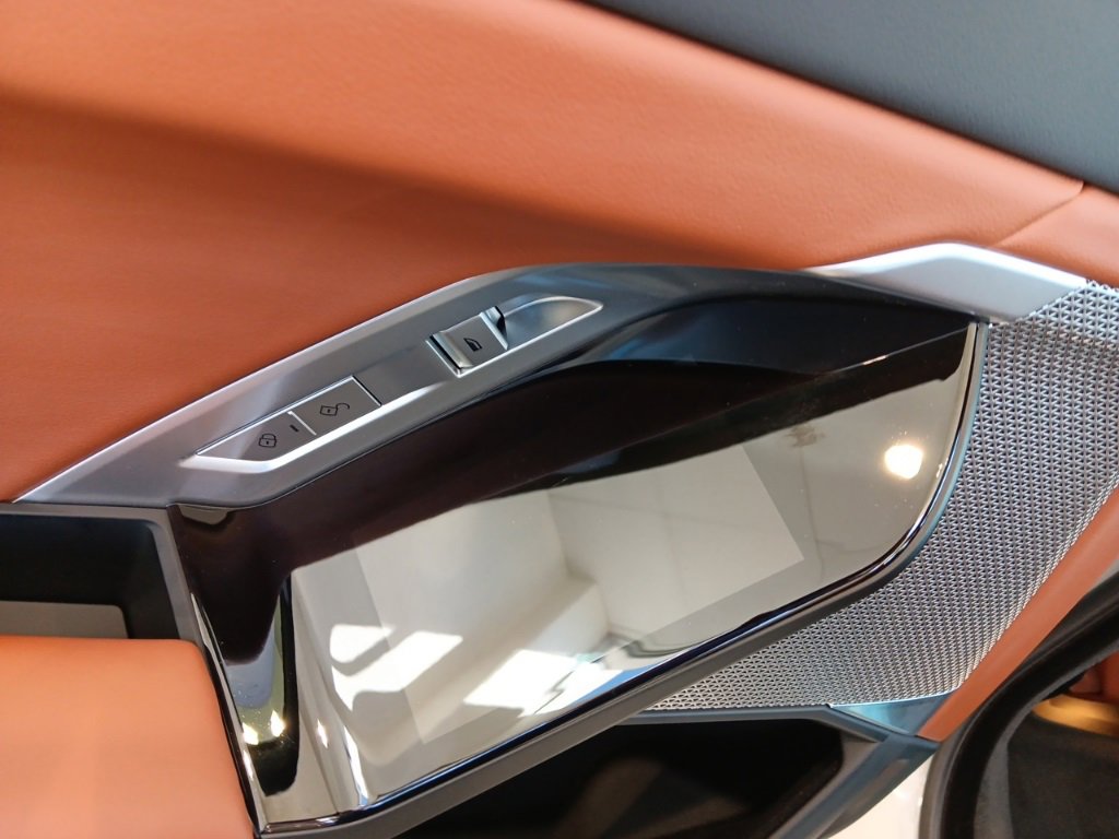 New 2026 BMW 750e xDrive image 9