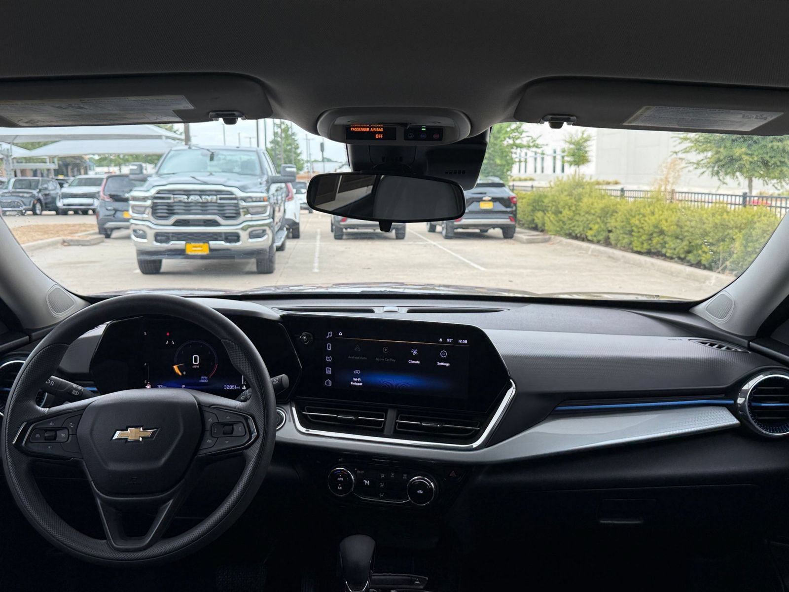 Used 2025 Chevrolet Trax LT FWD image 33