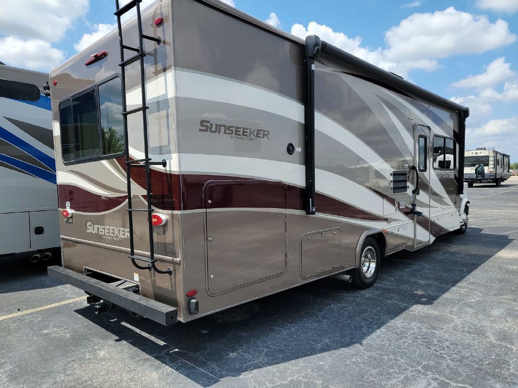 Used 2019 Ford E-450 and Econoline 450 Super Duty w/ Motorhome Prep Package RWD image 2