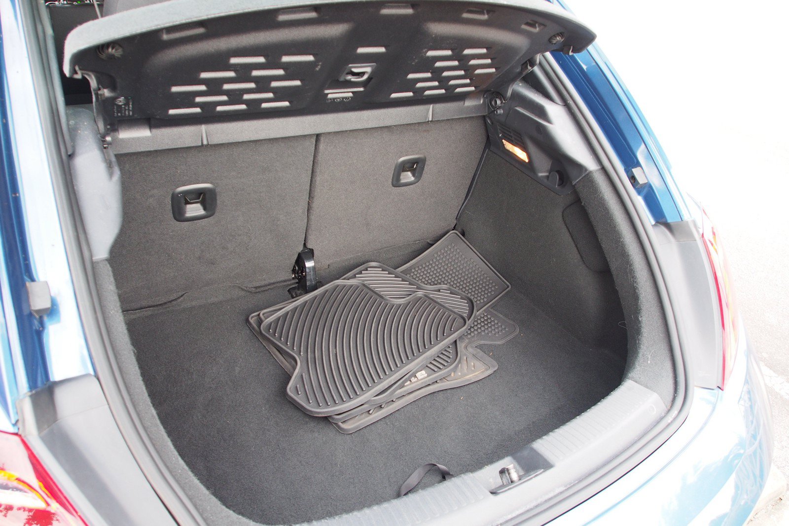 Used 2018 Volkswagen Beetle 2.0T S FWD image 14