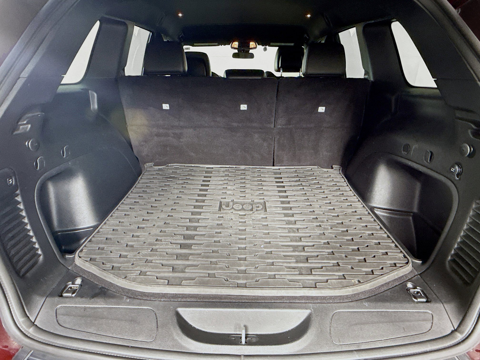 Used 2021 Jeep Grand Cherokee Laredo X image 32