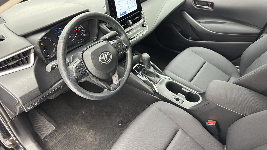 Used 2025 Toyota Corolla LE FWD image 12