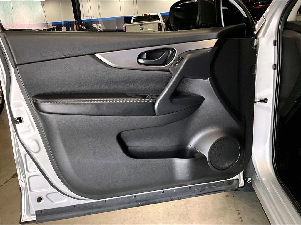 Used 2019 Nissan Rogue Sport S w/ Appearance Package AWD/4WD image 9
