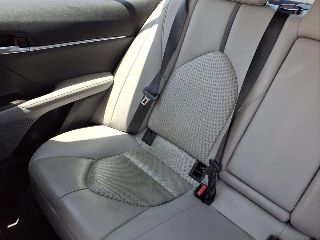 Used 2022 Toyota Camry XLE FWD image 16