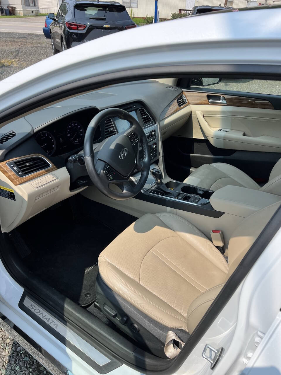 Used 2015 Hyundai Sonata Limited w/ Option Group 06 FWD image 13