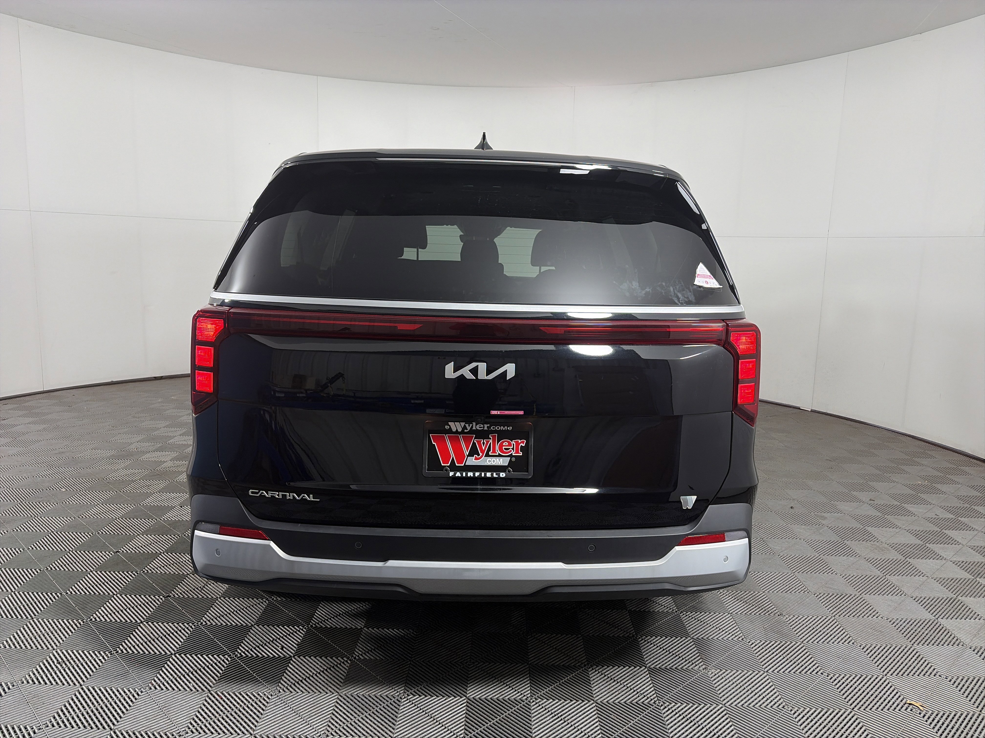 Used 2025 Kia Carnival image 9
