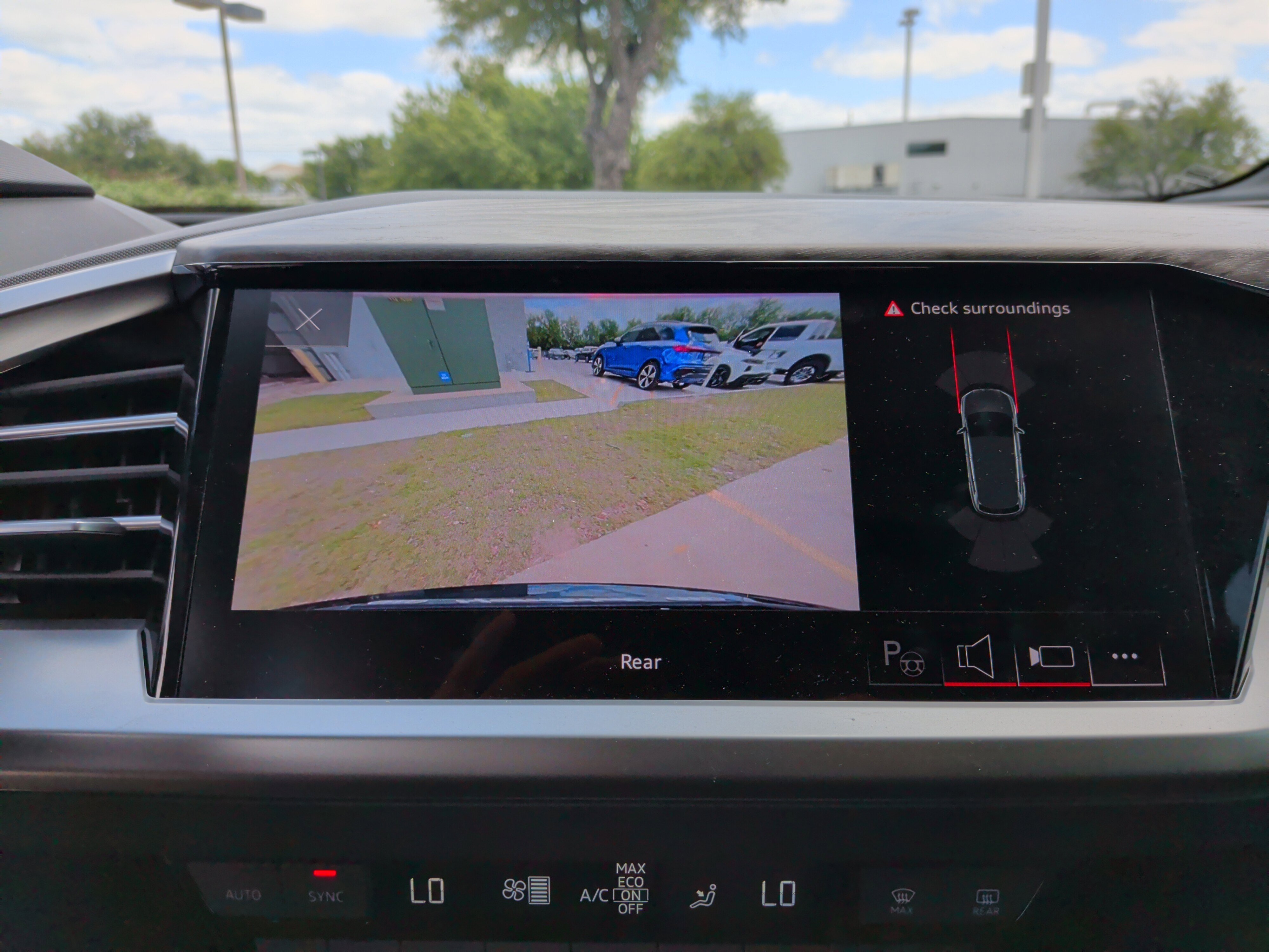 Used 2024 Audi Q4 e-tron Premium Plus w/ Premium Plus AWD/4WD image 25