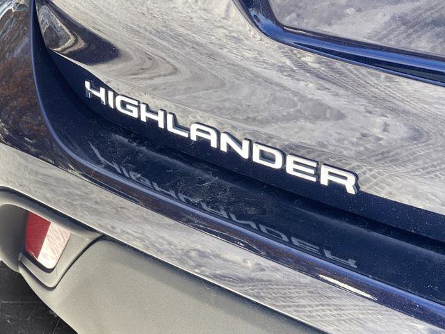 Used 2023 Toyota Highlander LE FWD image 31