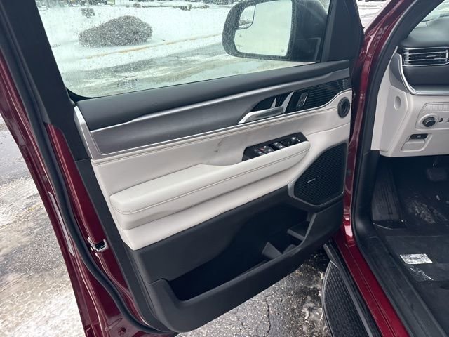 New 2026 Jeep Grand Wagoneer L 4WD w/ Premium Group I image 9