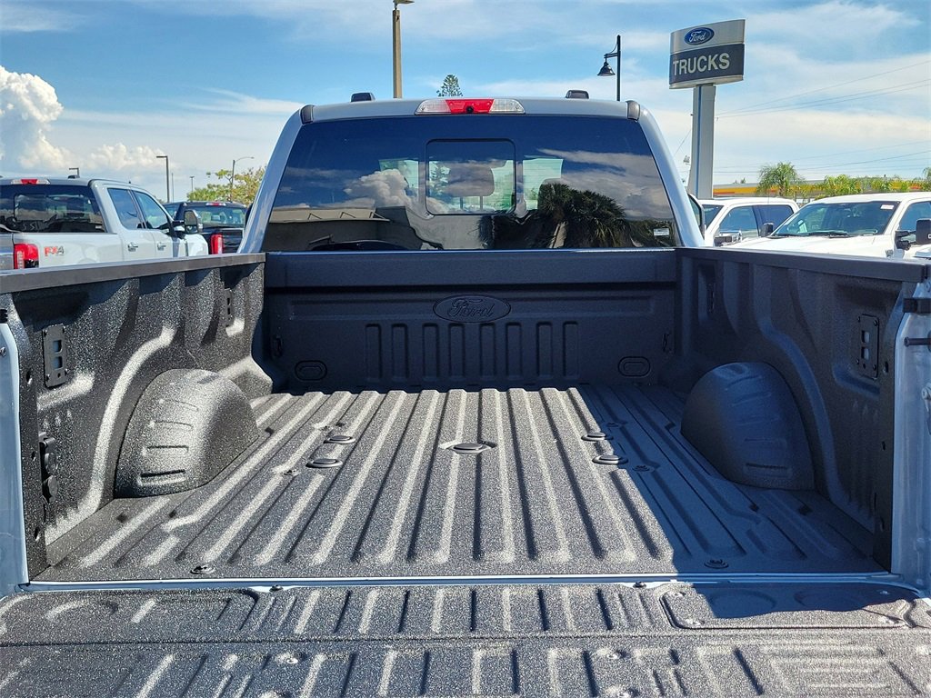 New 2026 Ford F350 4x4 Crew Cab DRW Super Duty image 9