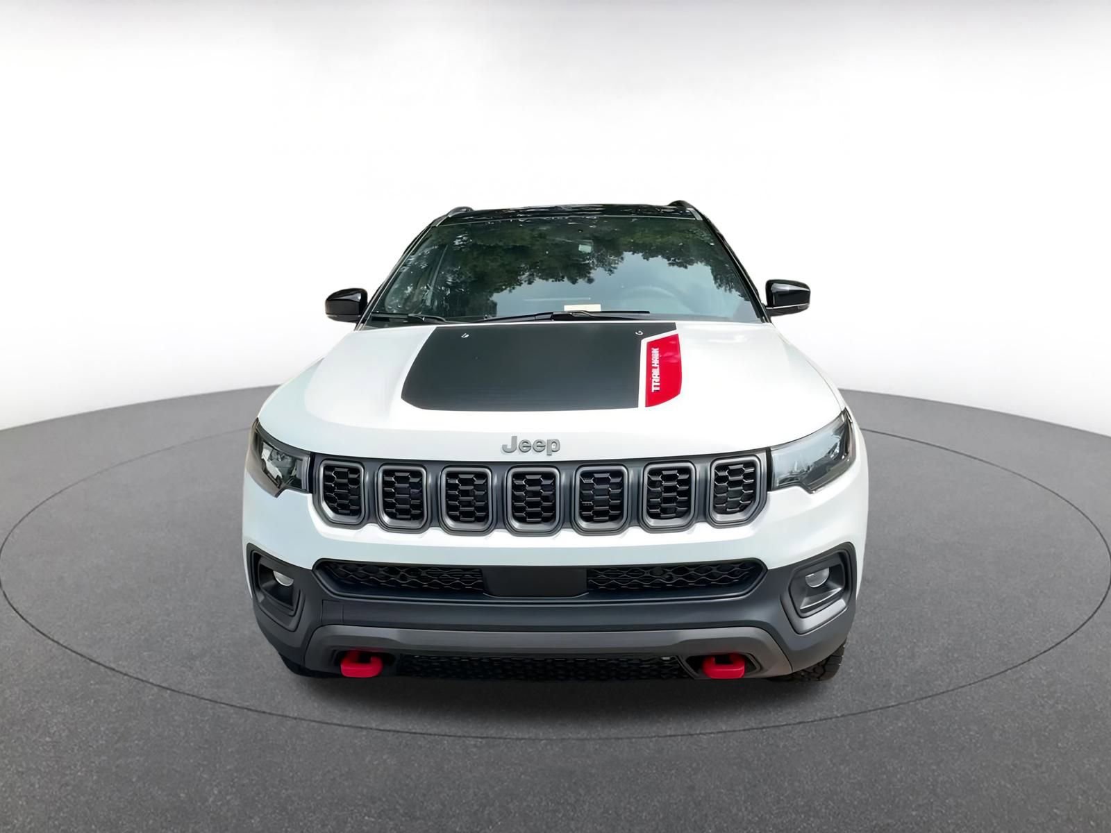 Used 2025 Jeep Compass Trailhawk image 4