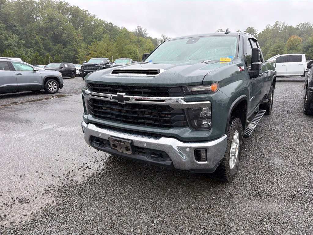 Used 2025 Chevrolet Silverado 2500 LT w/ All Star Edition AWD/4WD image 3