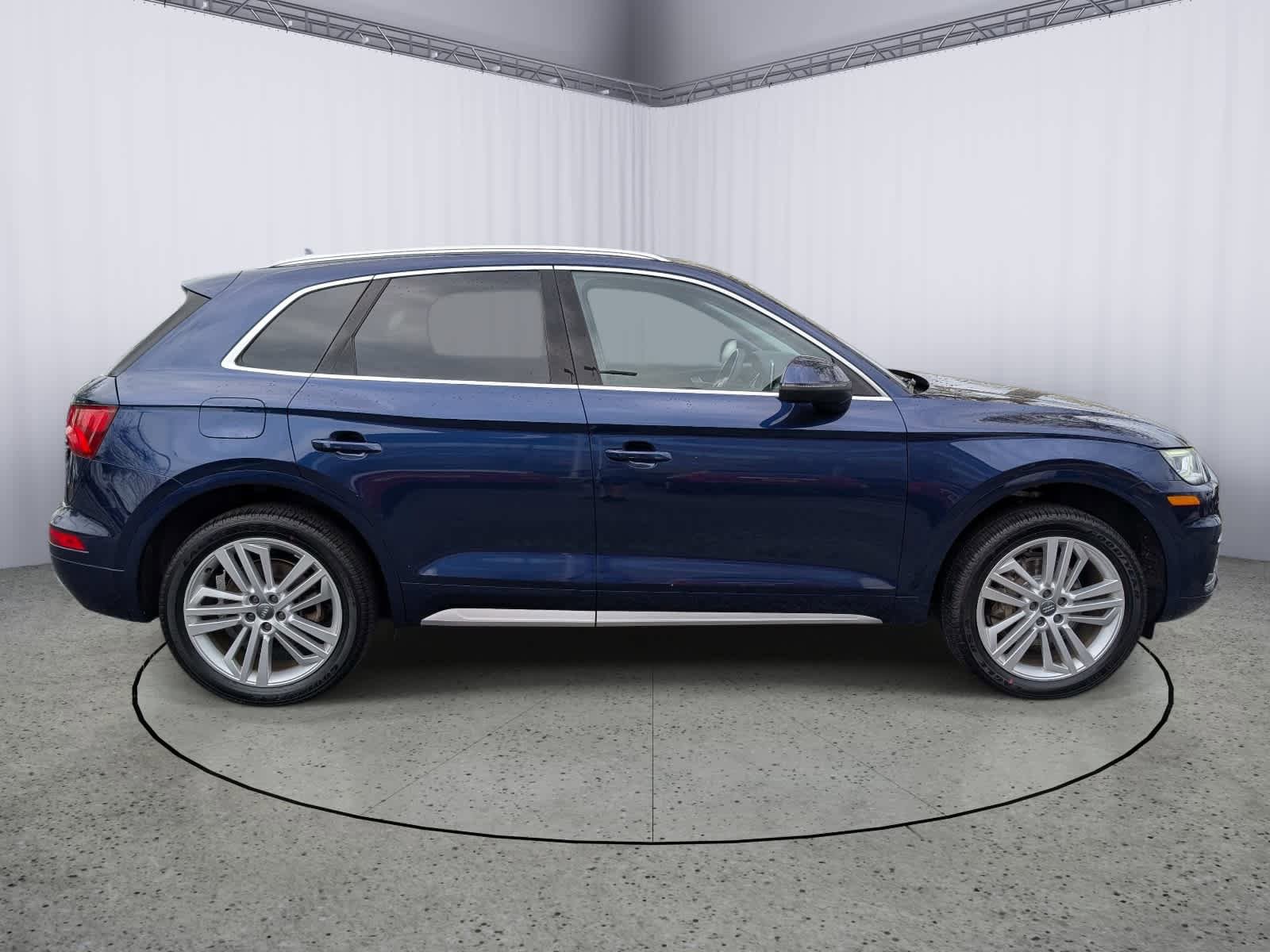 Used 2019 Audi Q5 2.0T Premium Plus w/ Premium Plus Package AWD/4WD image 2