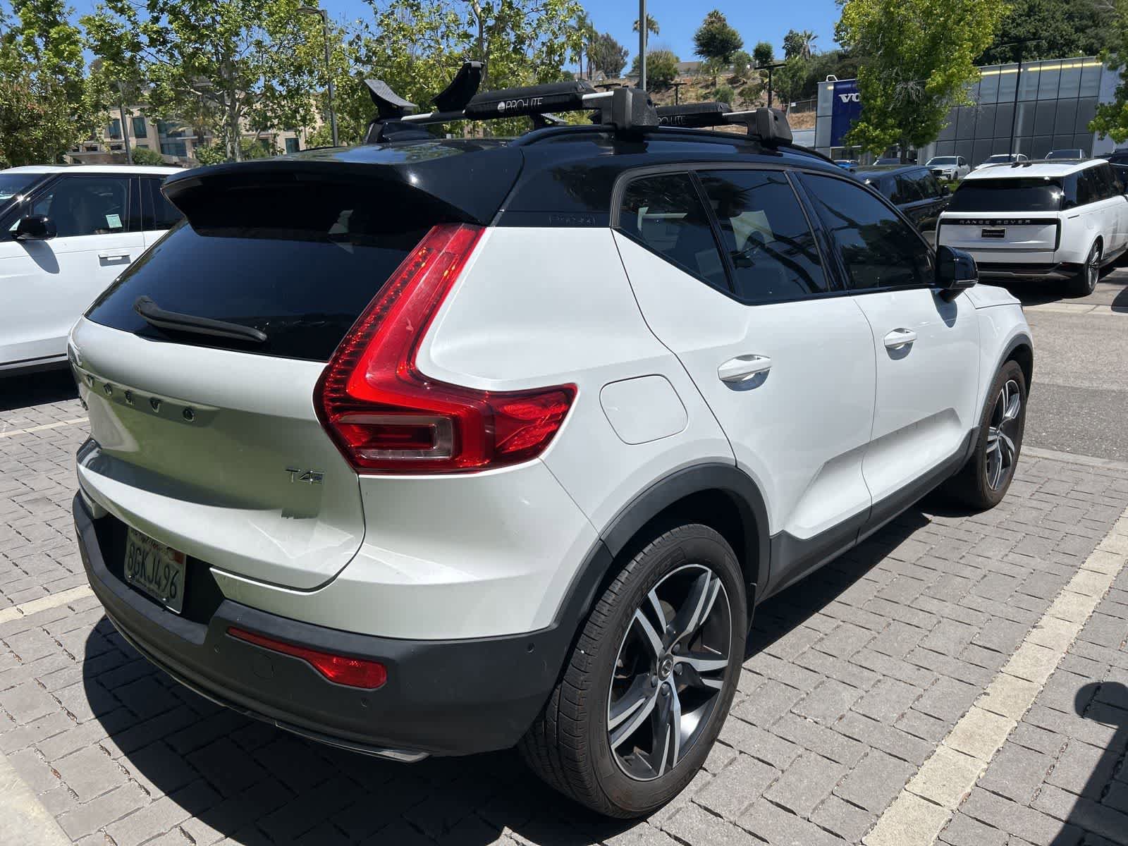Used 2019 Volvo XC40 T4 R-Design FWD image 7