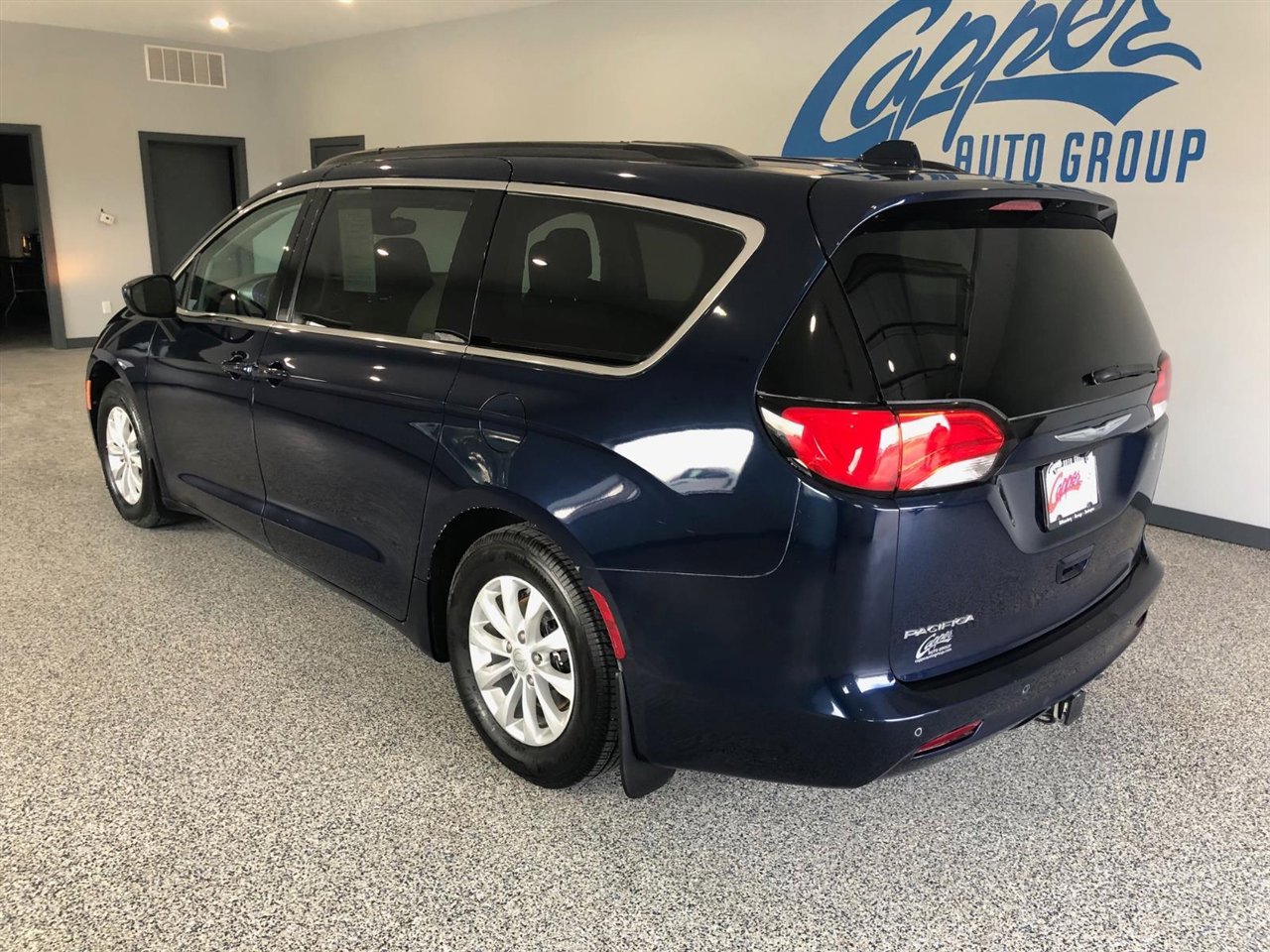 Used 2017 Chrysler Pacifica Touring w/ Tire & Wheel Group image 4