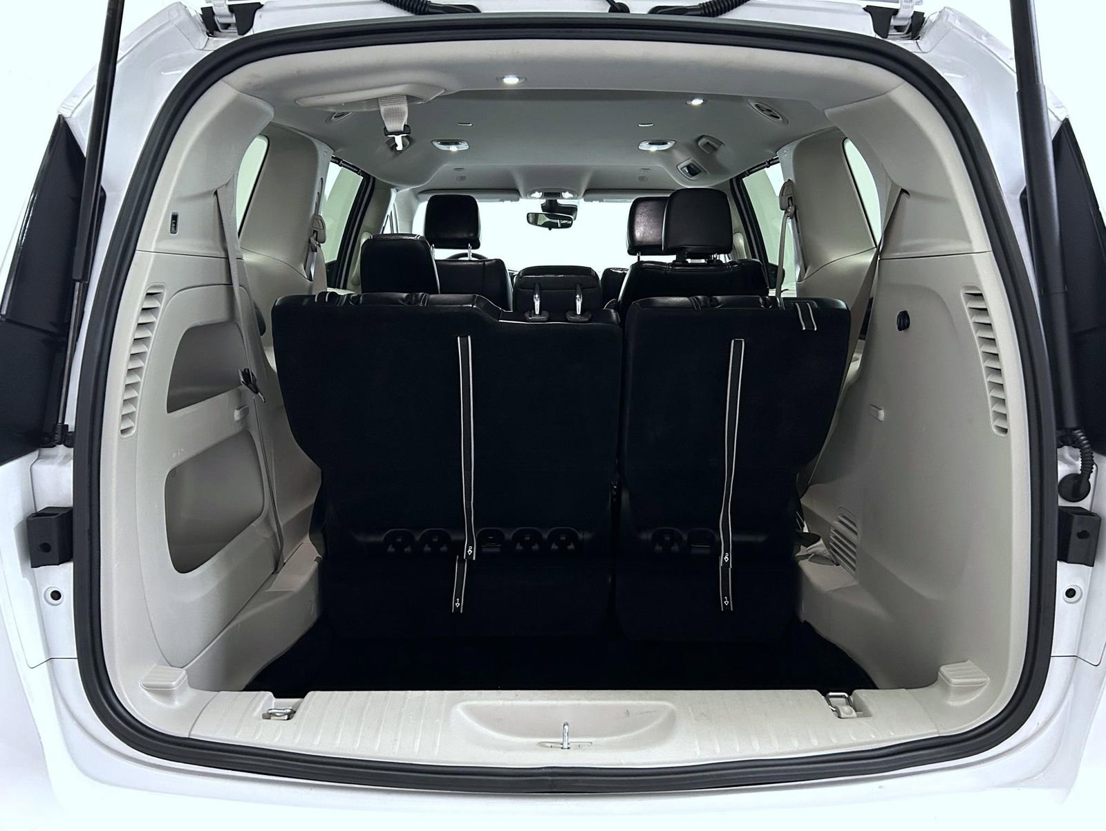 Used 2024 Chrysler Pacifica Touring-L image 21