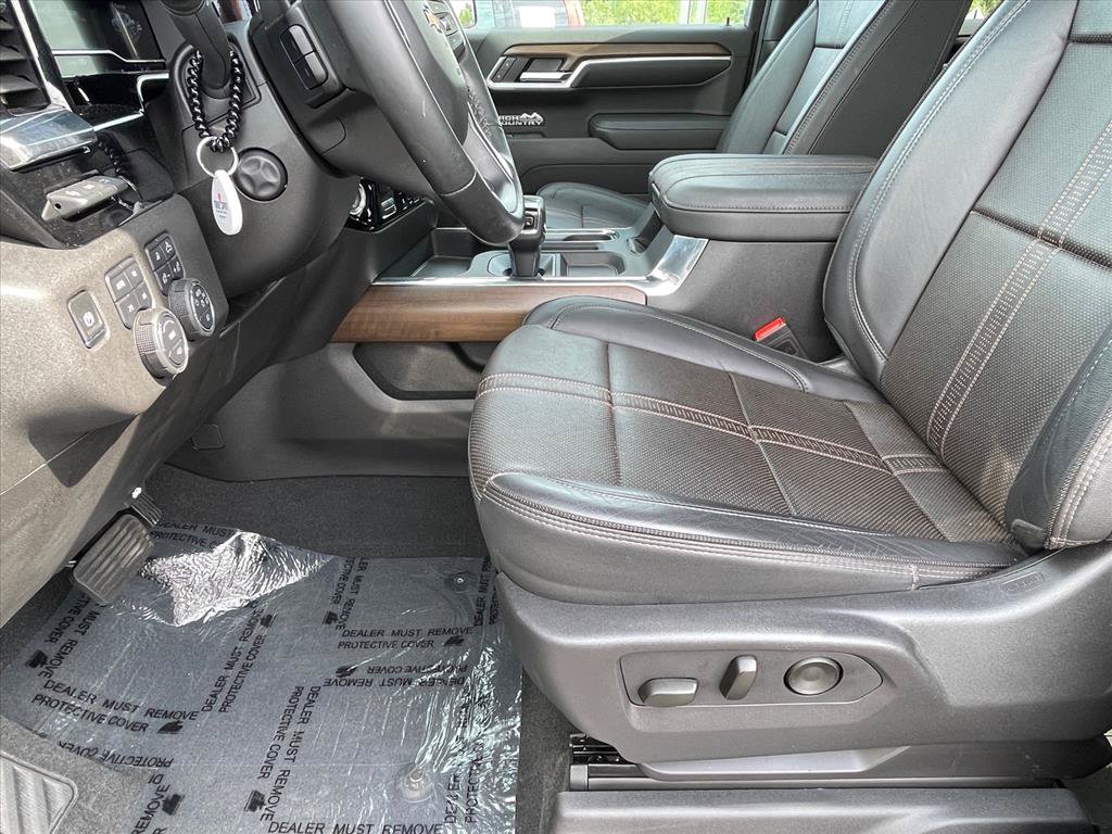 Used 2025 Chevrolet Silverado 1500 High Country AWD/4WD image 25