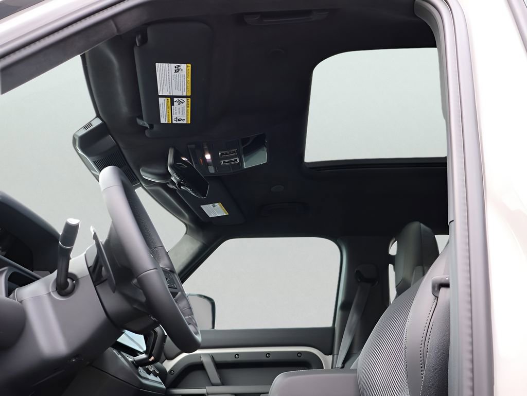 Certified 2026 Land Rover Defender 110 AWD/4WD image 44