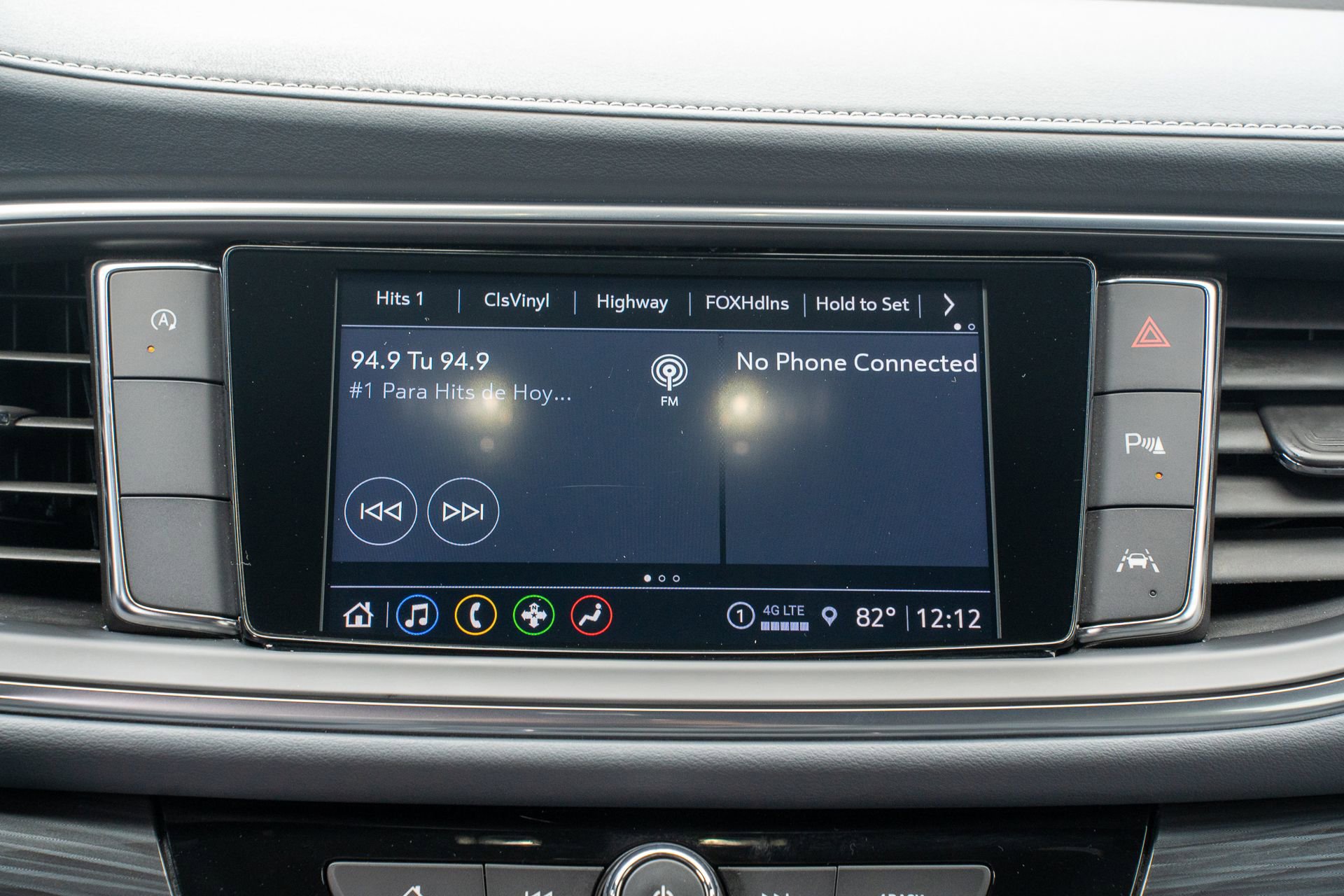 Used 2024 Buick Enclave Essence w/ Technology Package FWD image 24