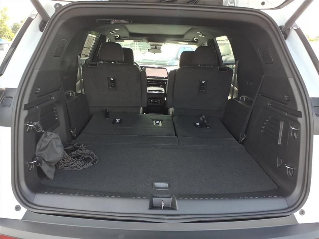 New 2027 Chevrolet Traverse LT w/ Sun and Wheel Package FWD image 15