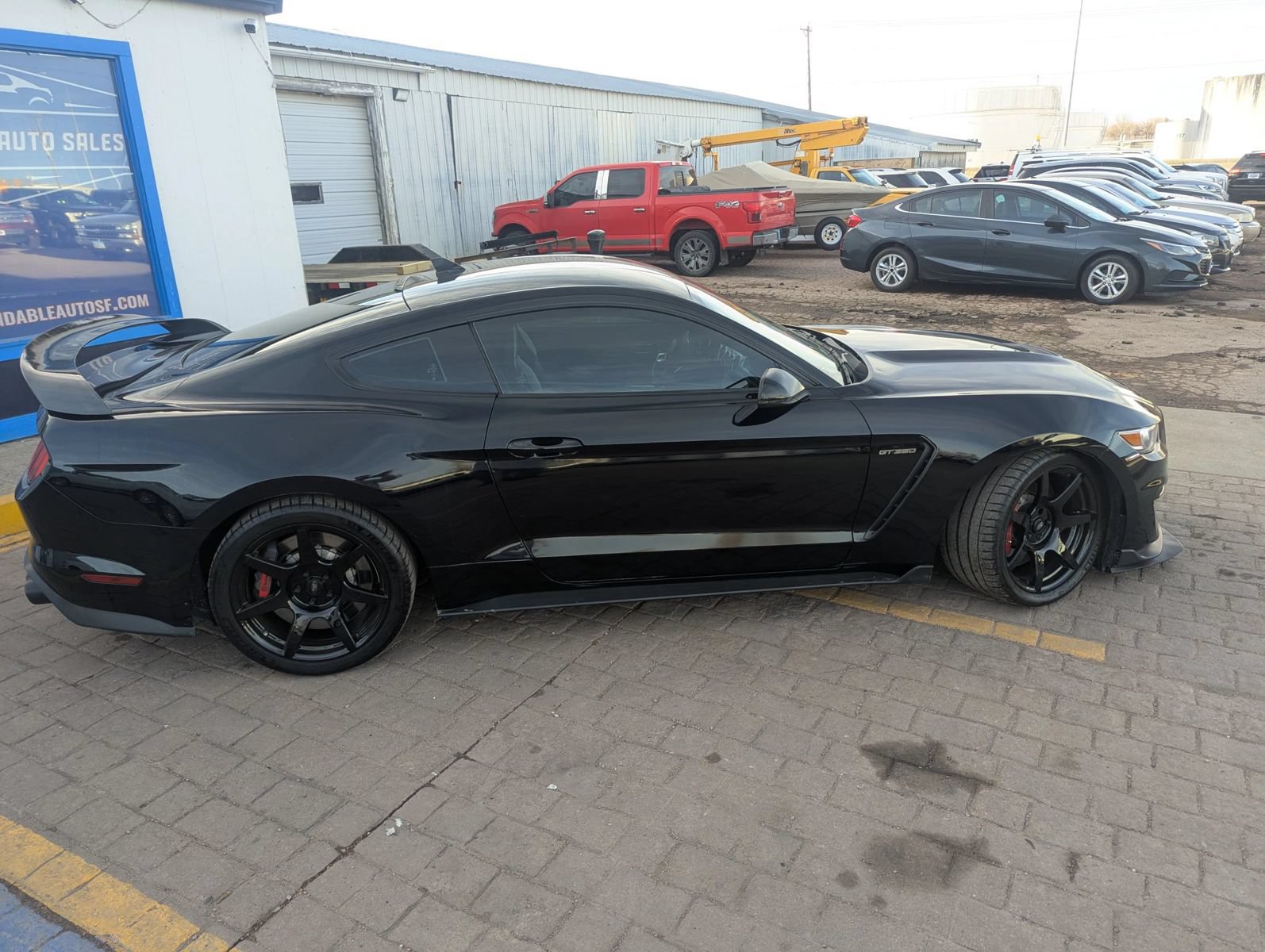 Used 2020 Ford Mustang Shelby GT350R w/ GT350R Equipment Group 920A RWD image 5