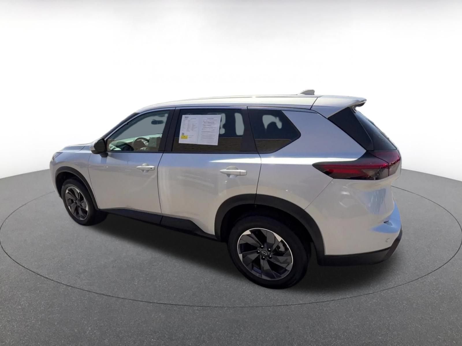 Used 2025 Nissan Rogue SV FWD image 12