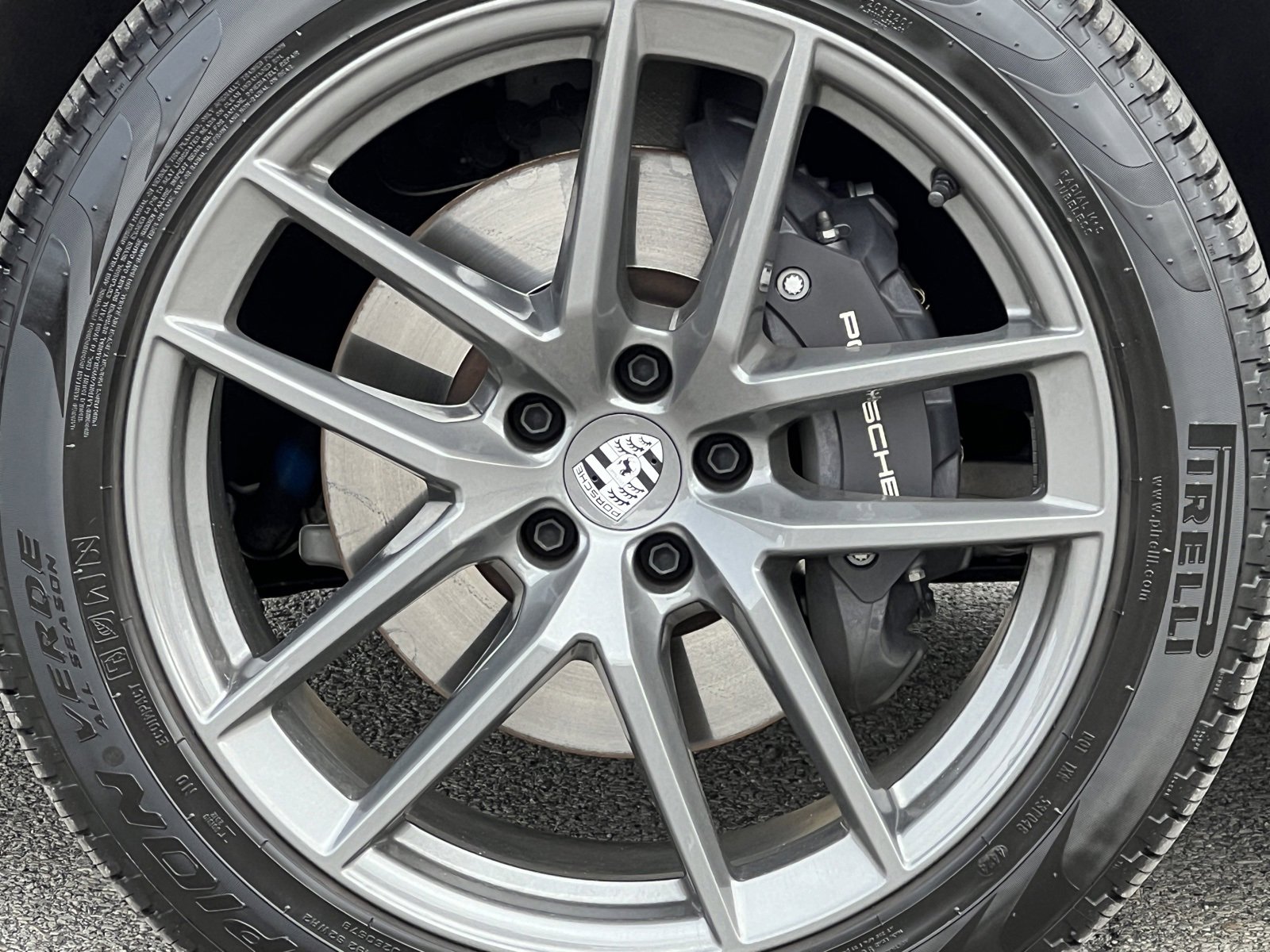 Certified 2025 Porsche Macan Turbo image 12