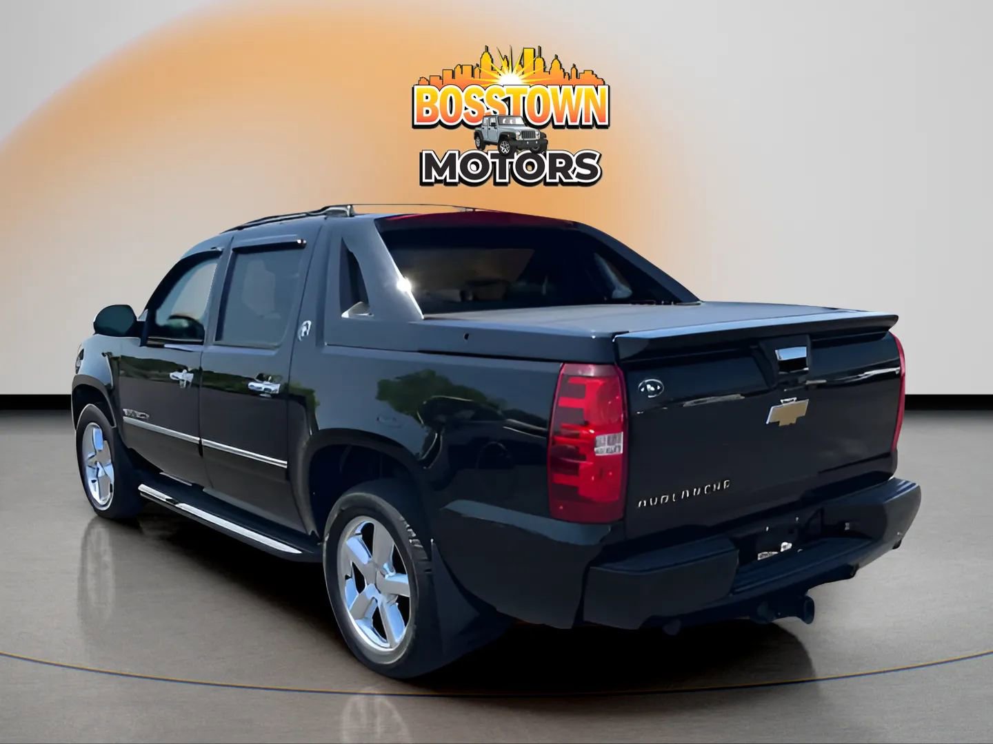 Used 2013 Chevrolet Avalanche LTZ AWD/4WD image 6