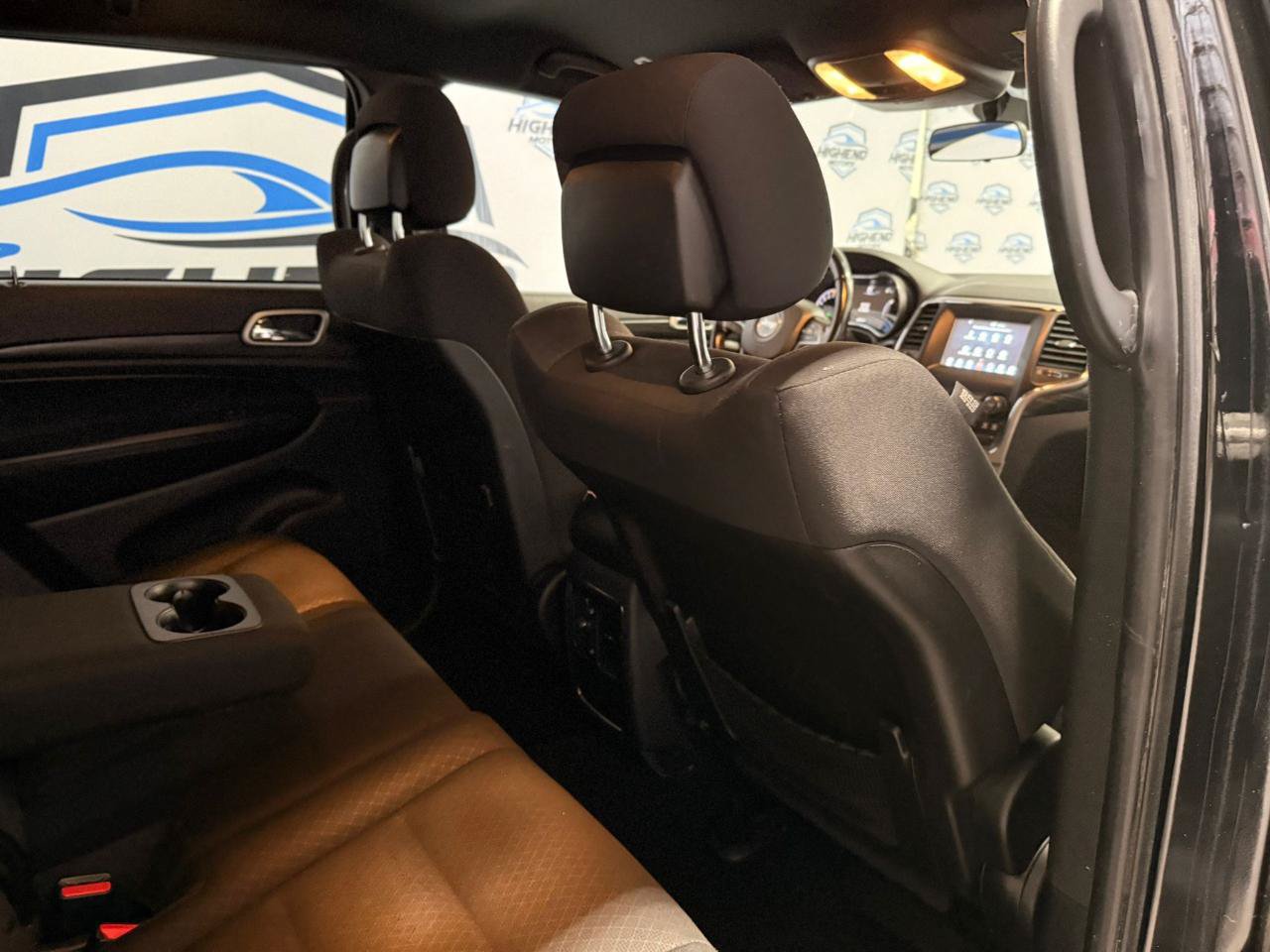 Used 2019 Jeep Grand Cherokee Laredo AWD/4WD image 21