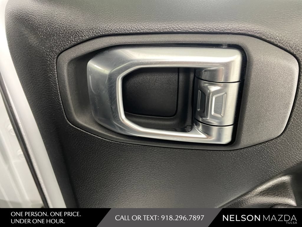 Used 2025 Jeep Gladiator Rubicon AWD/4WD image 35