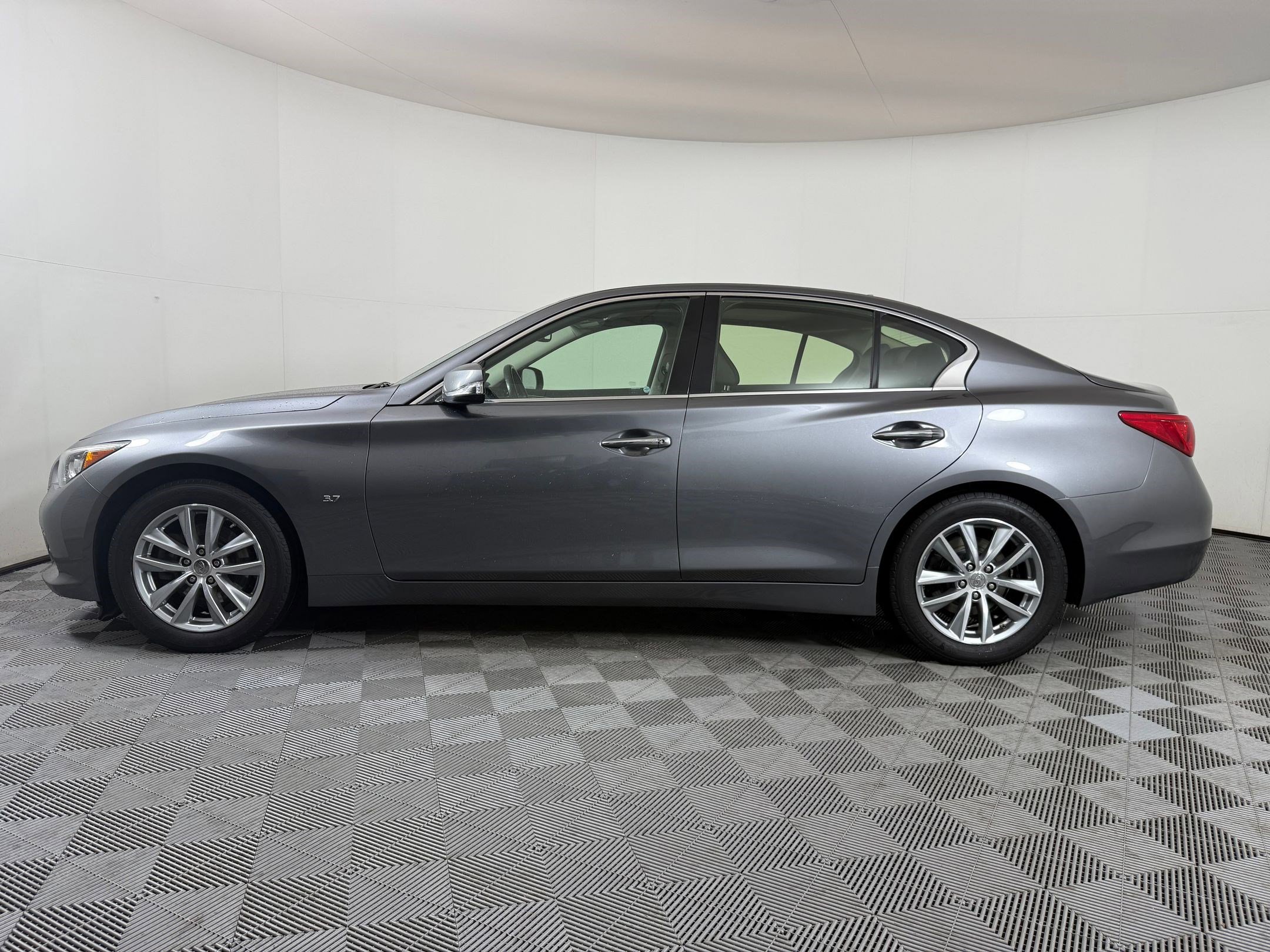 Used 2015 INFINITI Q50 Premium w/ Navigation Package image 2