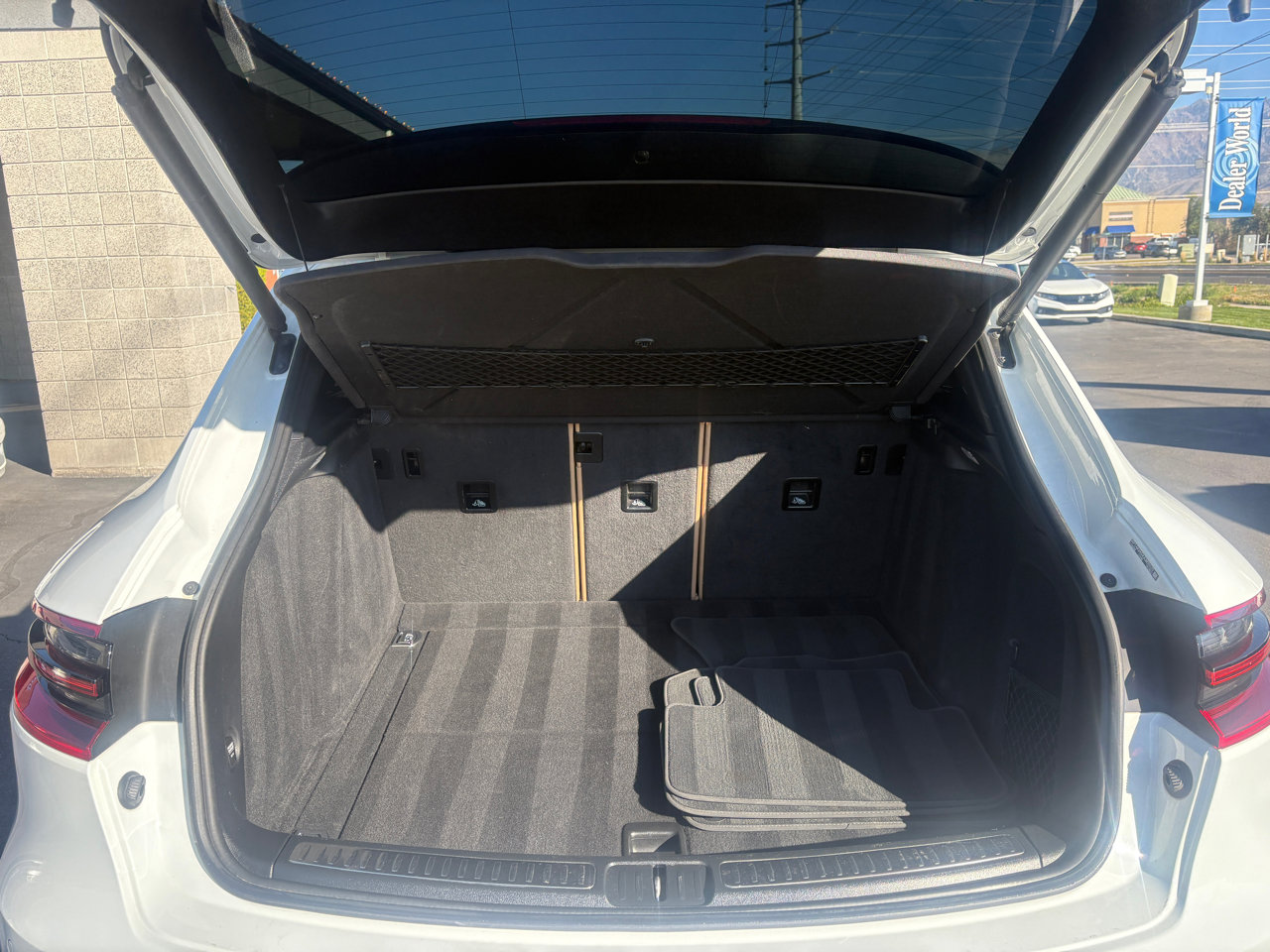 Used 2018 Porsche Macan image 9