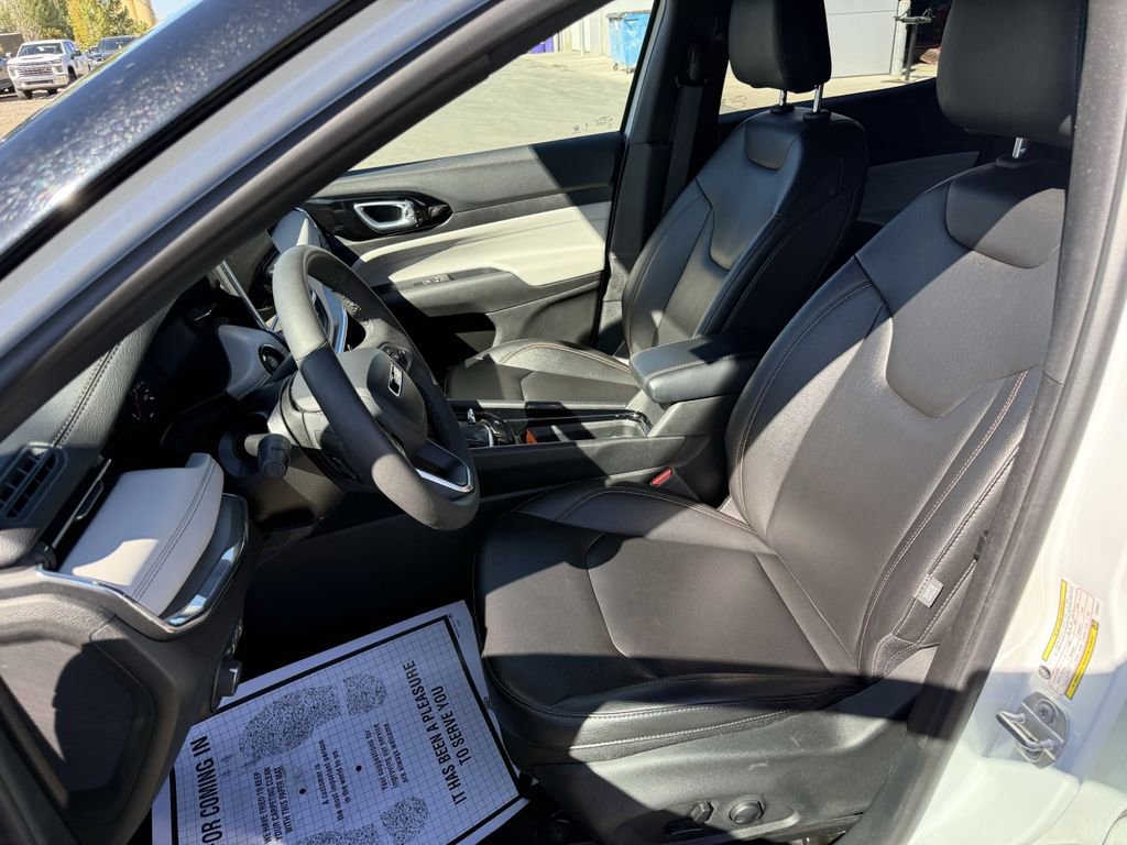 Used 2024 Jeep Compass Limited image 8