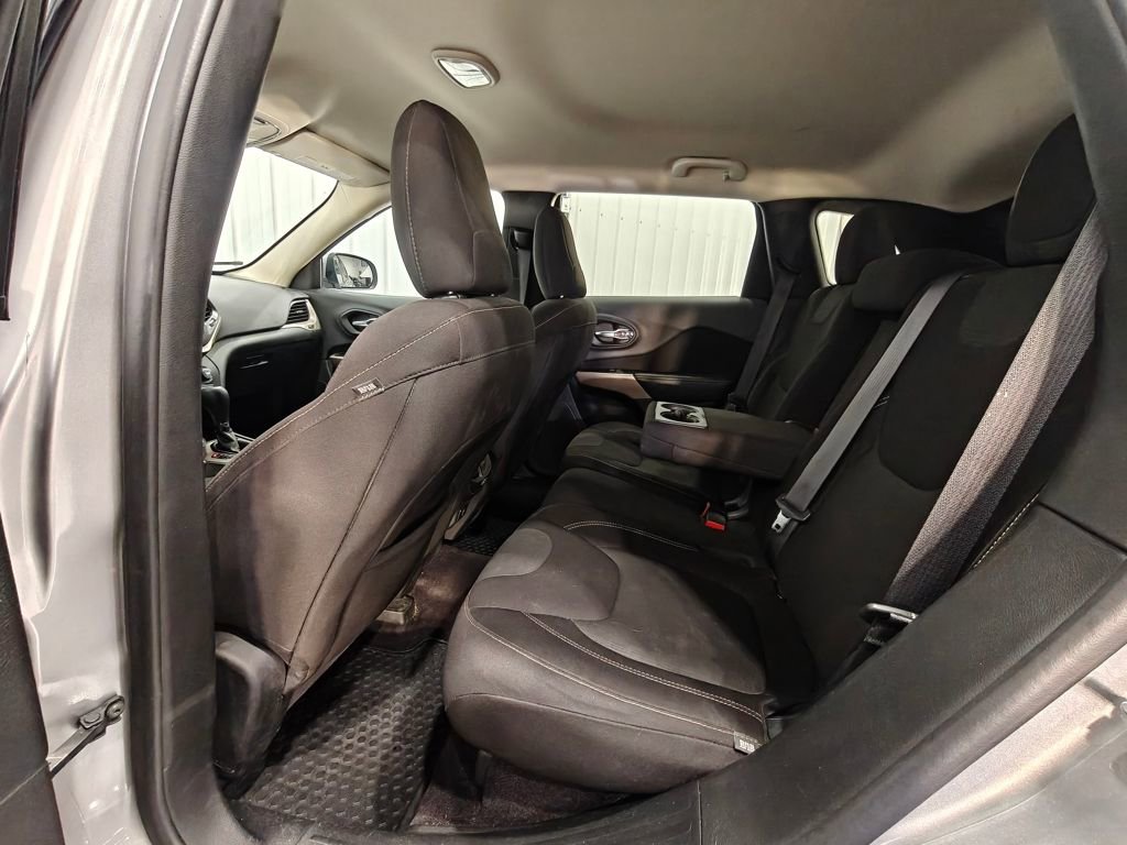 Used 2017 Jeep Cherokee Latitude w/ Cold Weather Group image 24