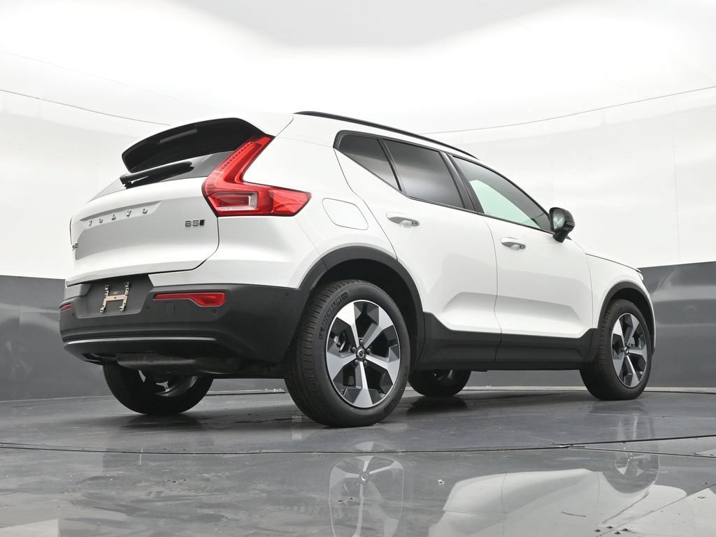 New 2026 Volvo XC40 B5 Plus w/ Protection Package Premier AWD/4WD image 25