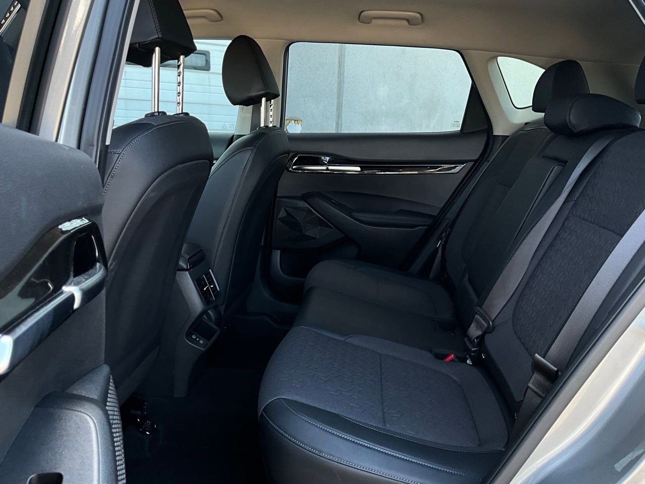 Used 2025 Kia Seltos S image 11