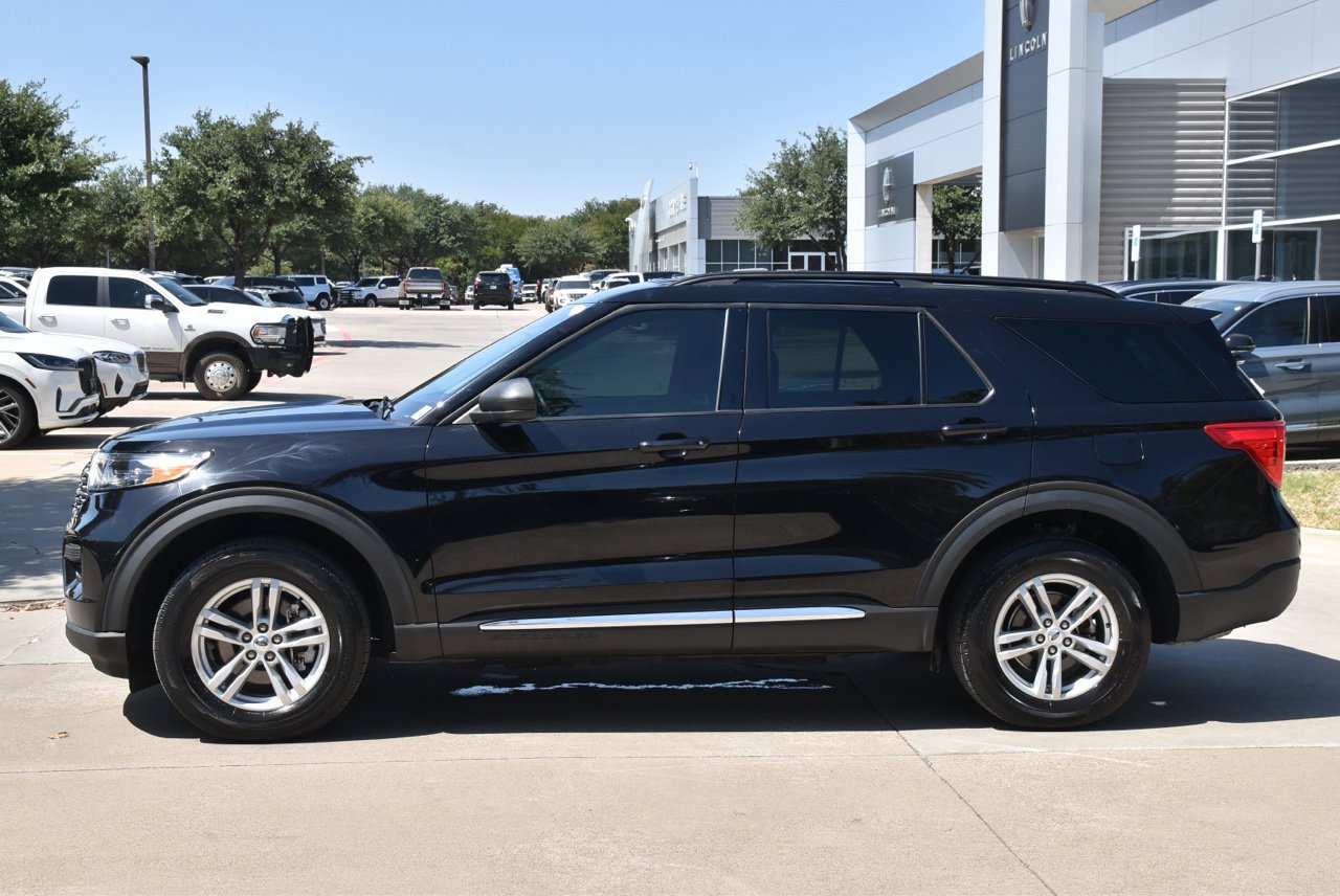 Used 2023 Ford Explorer XLT AWD/4WD image 12