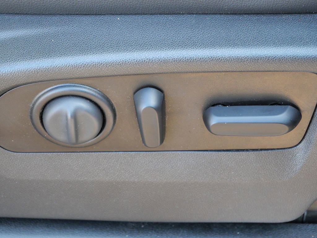 Used 2020 Chevrolet Silverado 1500 LTZ w/ LTZ Premium Package image 16