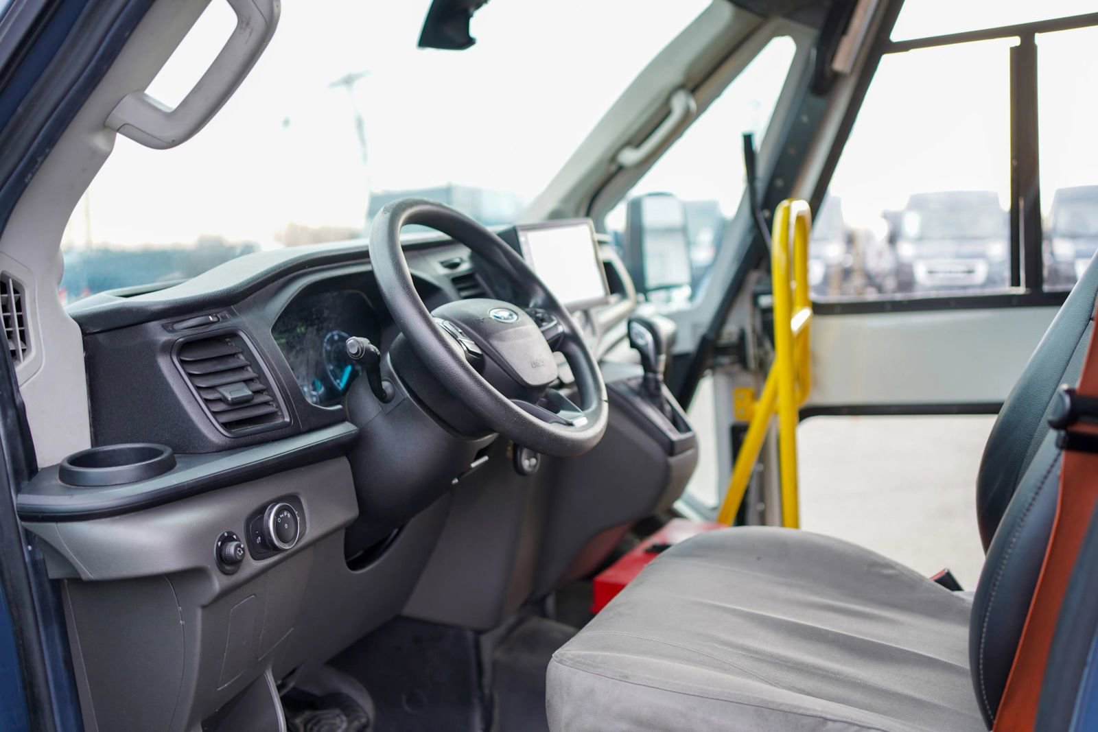 Used 2021 Ford Transit 350 DRW image 2