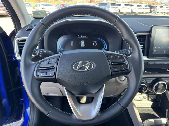 Used 2025 Hyundai Venue SEL image 17