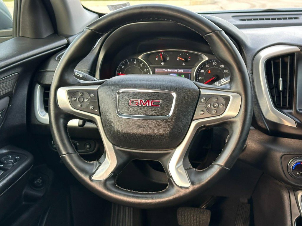 Used 2024 GMC Terrain SLT image 12