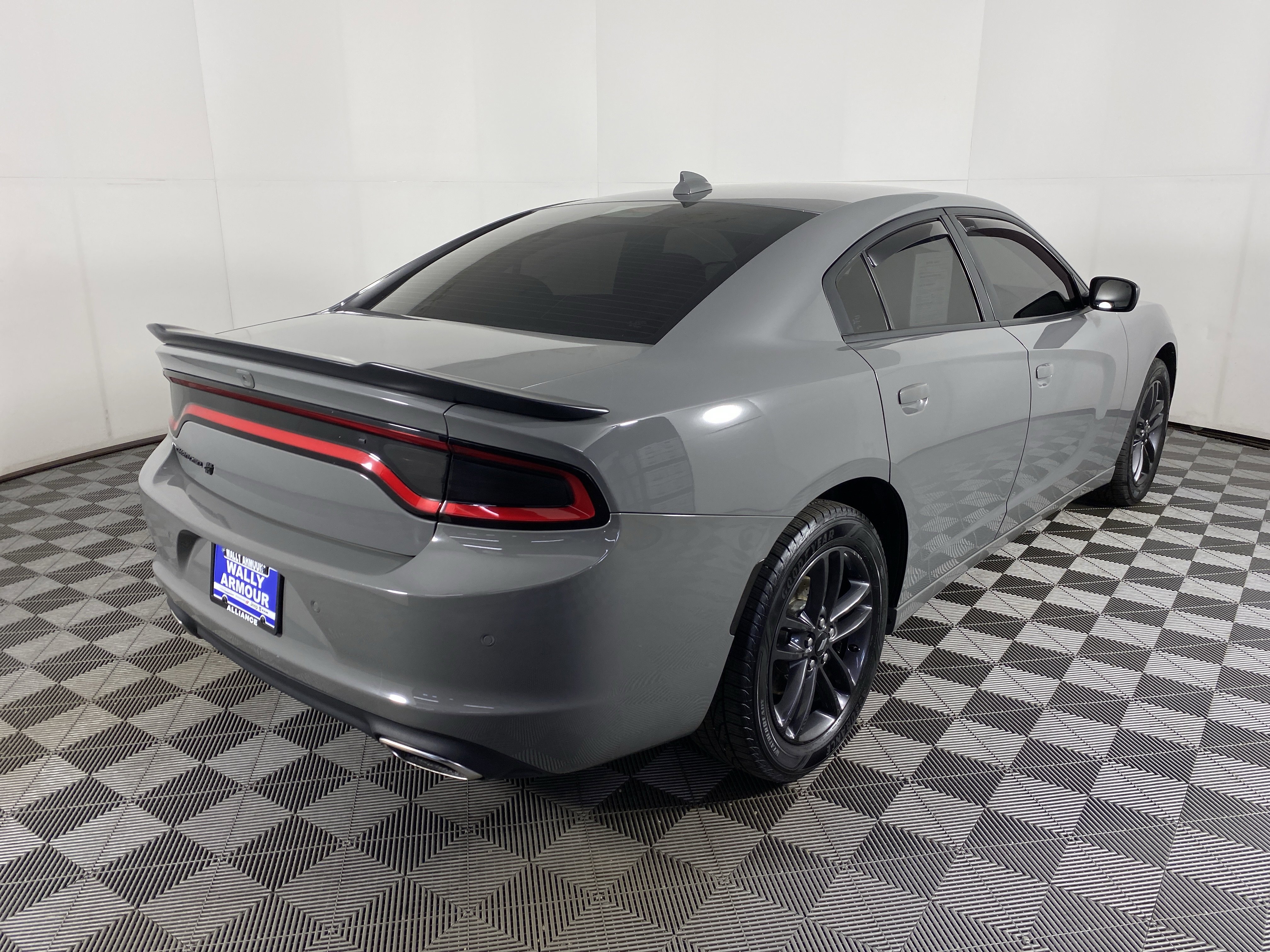 Used 2019 Dodge Charger SXT w/ Blacktop Package image 7
