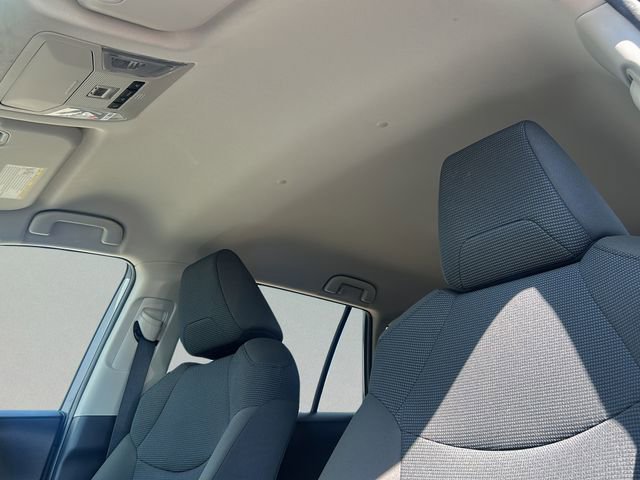 Used 2022 Toyota RAV4 LE image 12