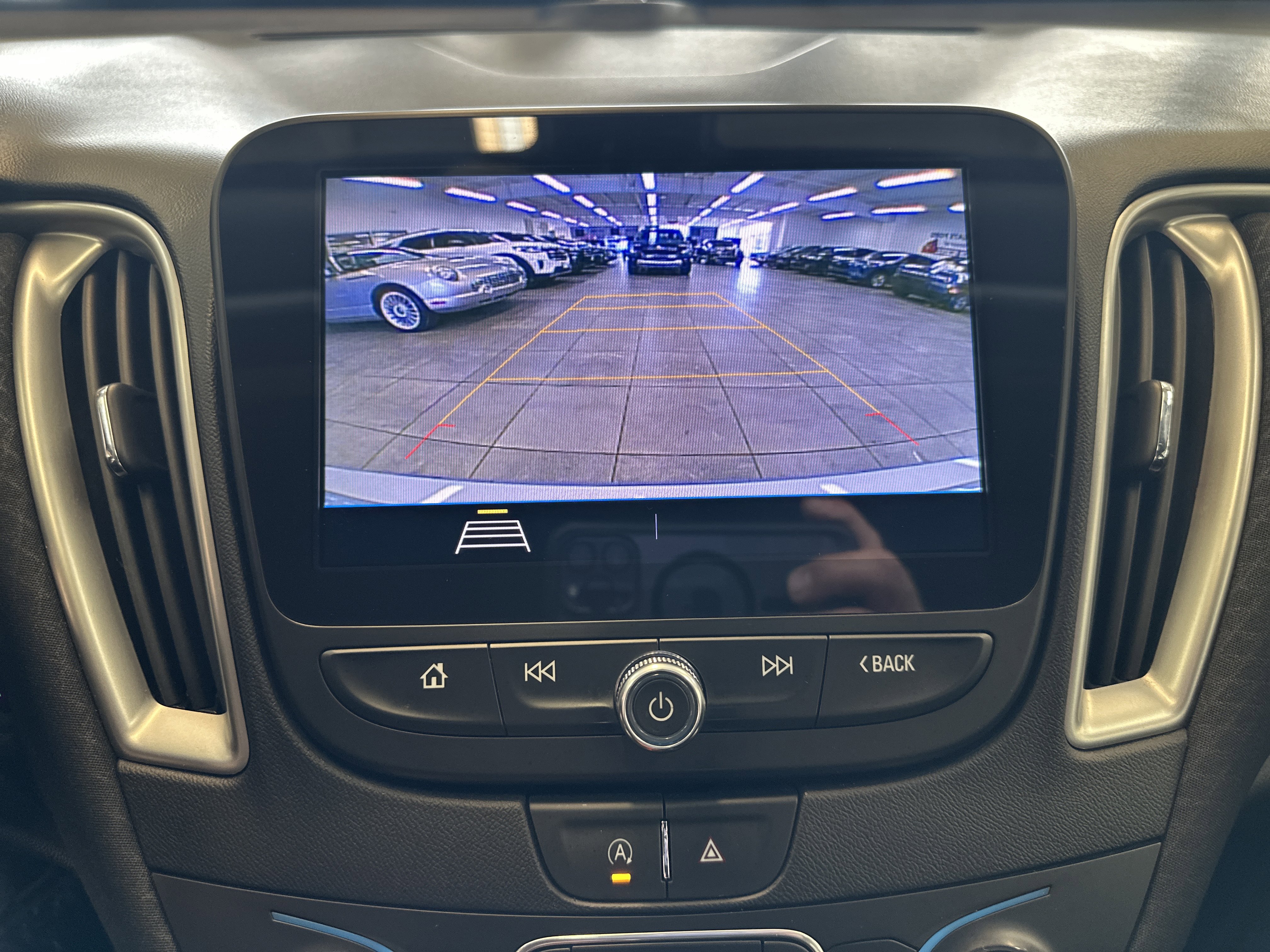 Used 2020 Chevrolet Malibu LS image 27