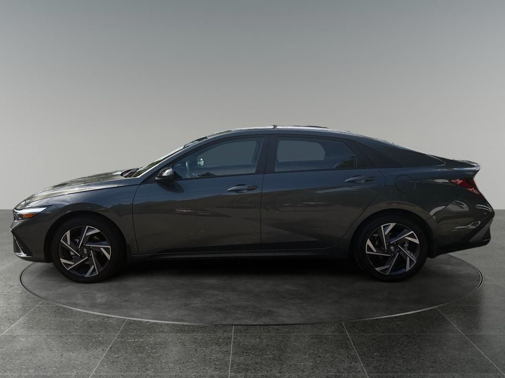 Certified 2025 Hyundai Elantra Sport FWD image 5